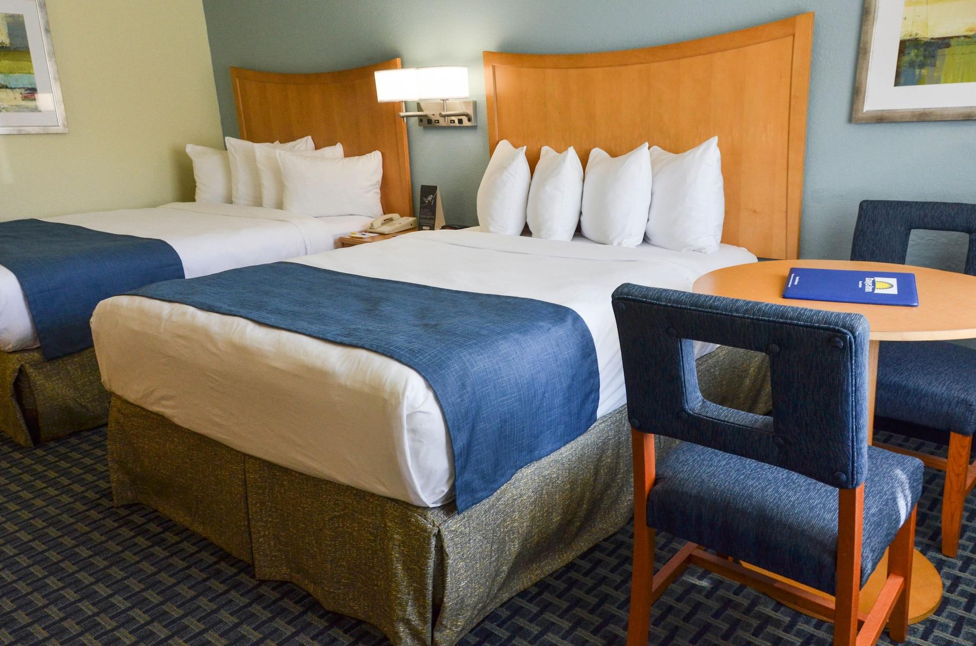 Days Inn By Wyndham Cocoa Beach Port Canaveral Exteriör bild