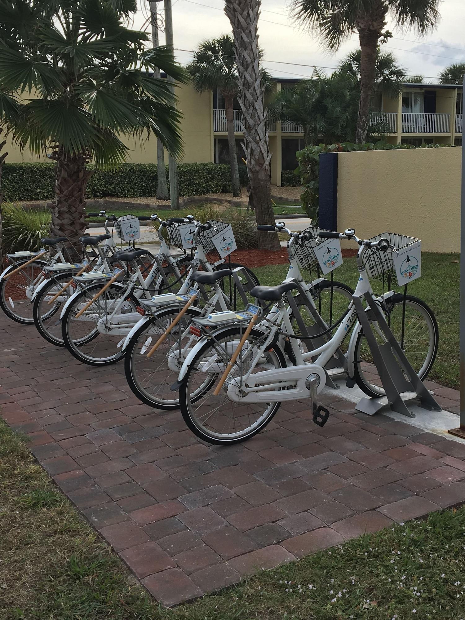 Days Inn By Wyndham Cocoa Beach Port Canaveral Exteriör bild