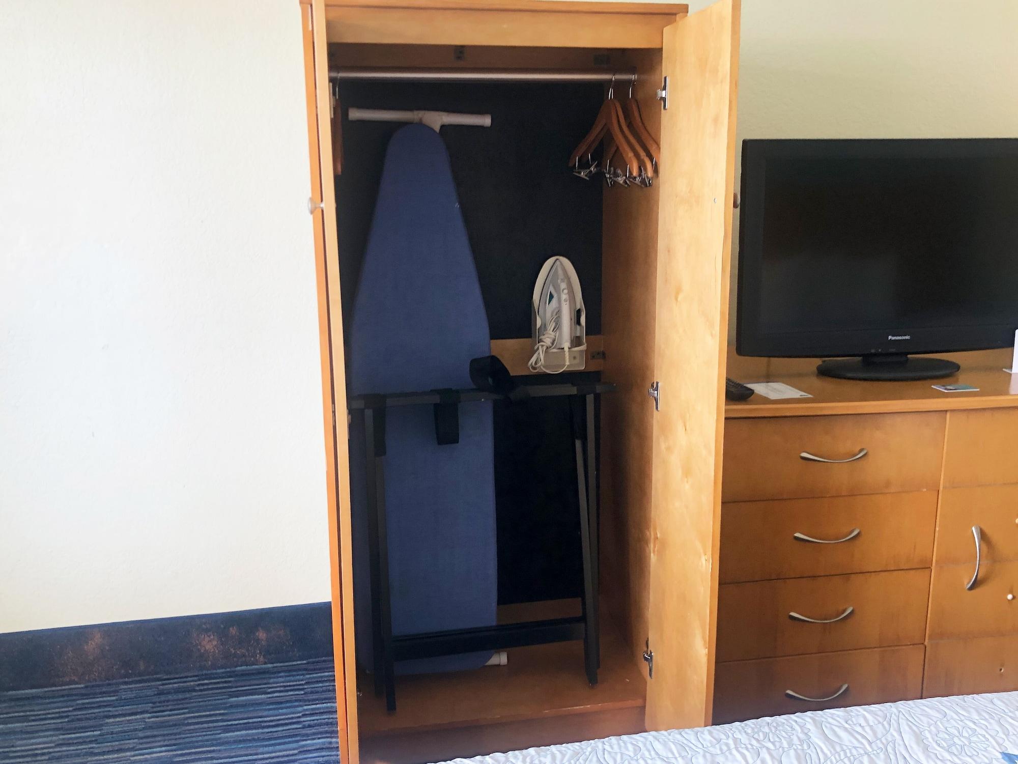 Days Inn By Wyndham Cocoa Beach Port Canaveral Exteriör bild