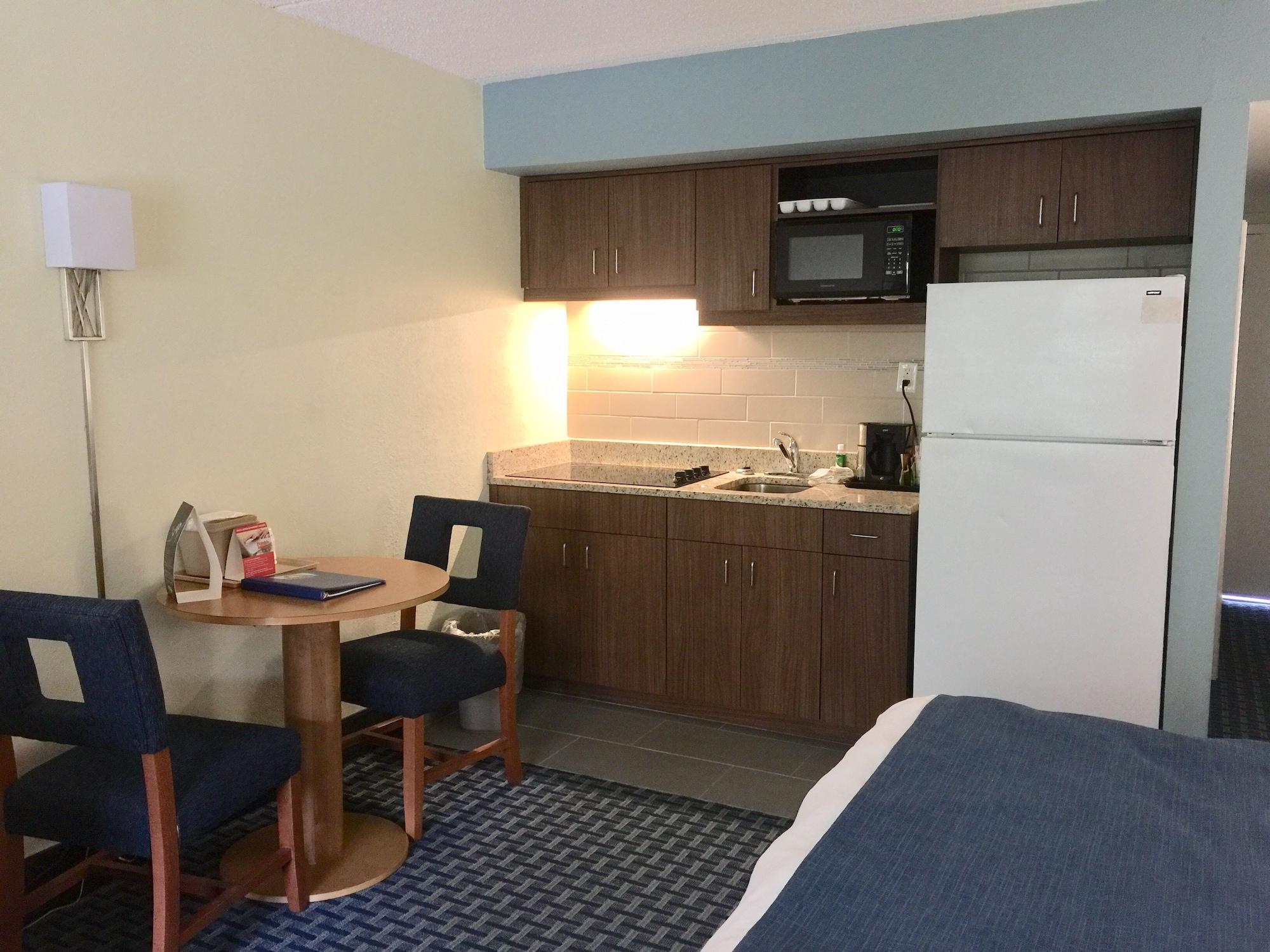Days Inn By Wyndham Cocoa Beach Port Canaveral Exteriör bild
