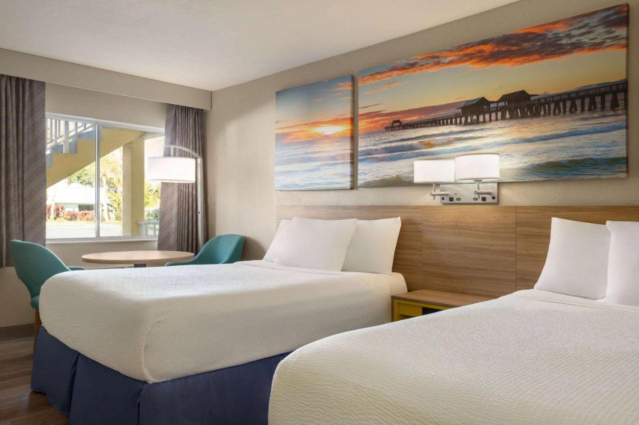 Days Inn By Wyndham Cocoa Beach Port Canaveral Exteriör bild