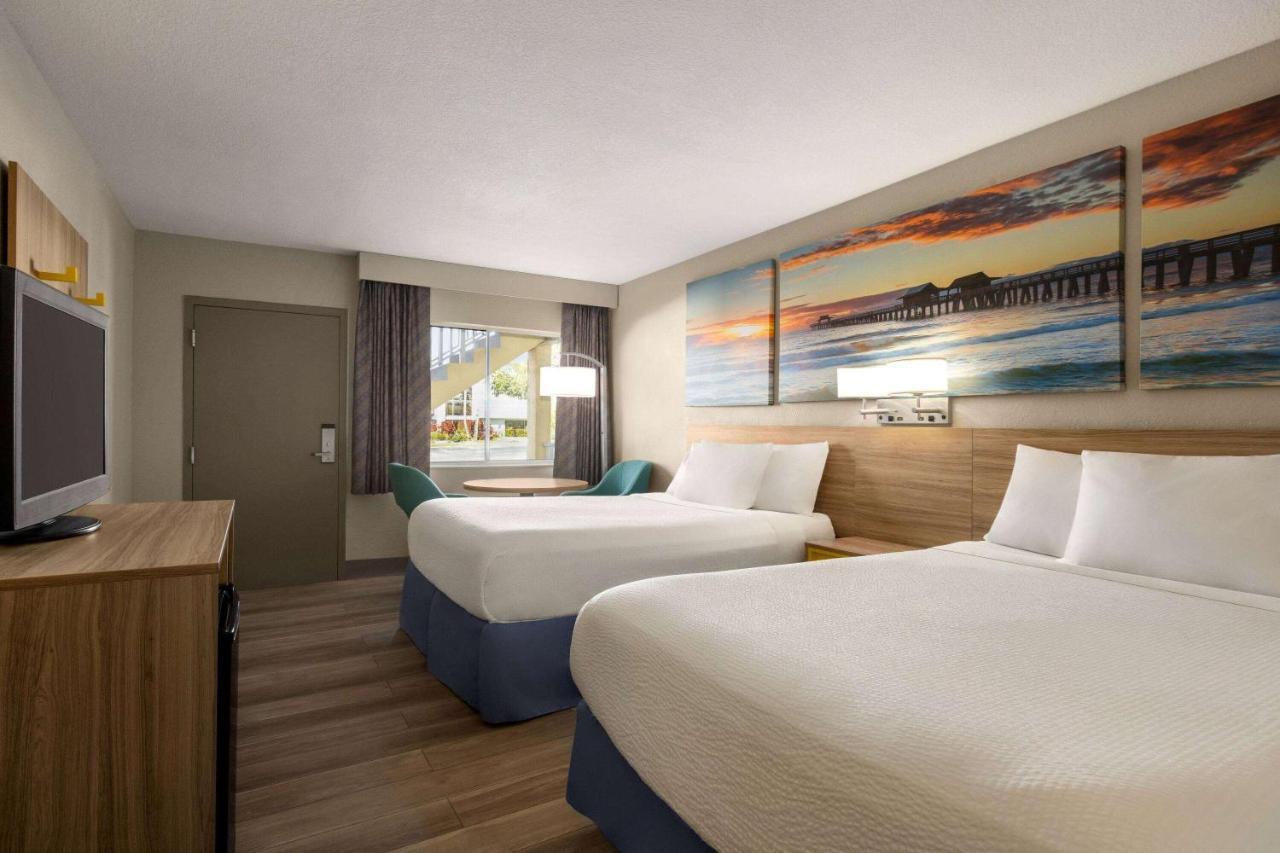 Days Inn By Wyndham Cocoa Beach Port Canaveral Exteriör bild