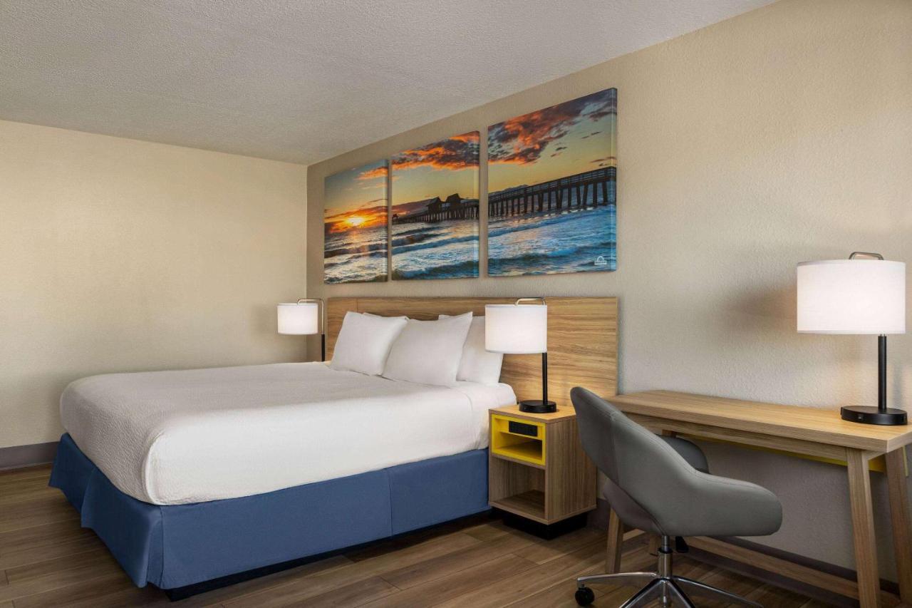 Days Inn By Wyndham Cocoa Beach Port Canaveral Exteriör bild