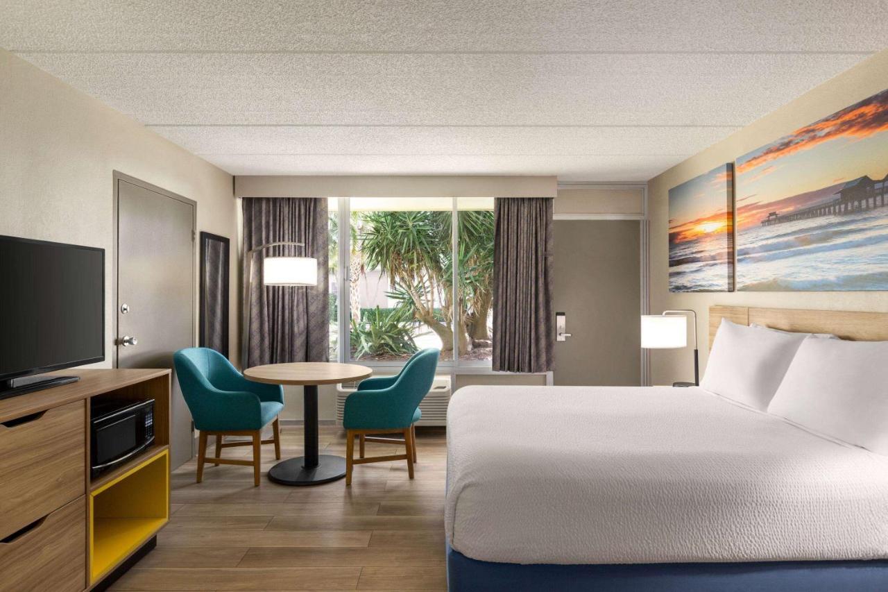 Days Inn By Wyndham Cocoa Beach Port Canaveral Exteriör bild
