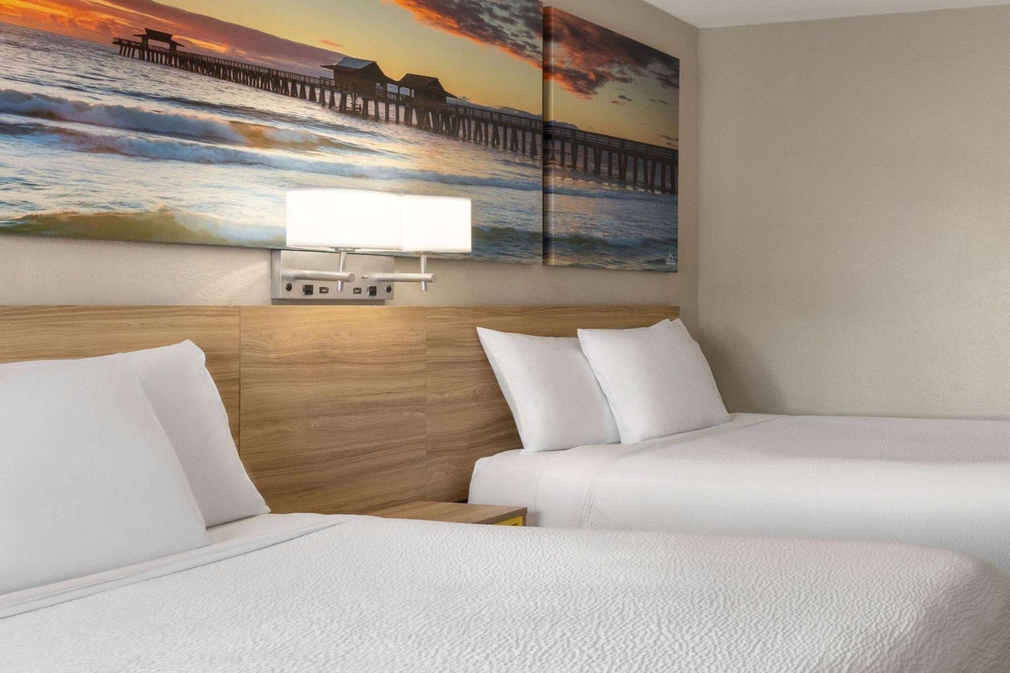 Days Inn By Wyndham Cocoa Beach Port Canaveral Exteriör bild