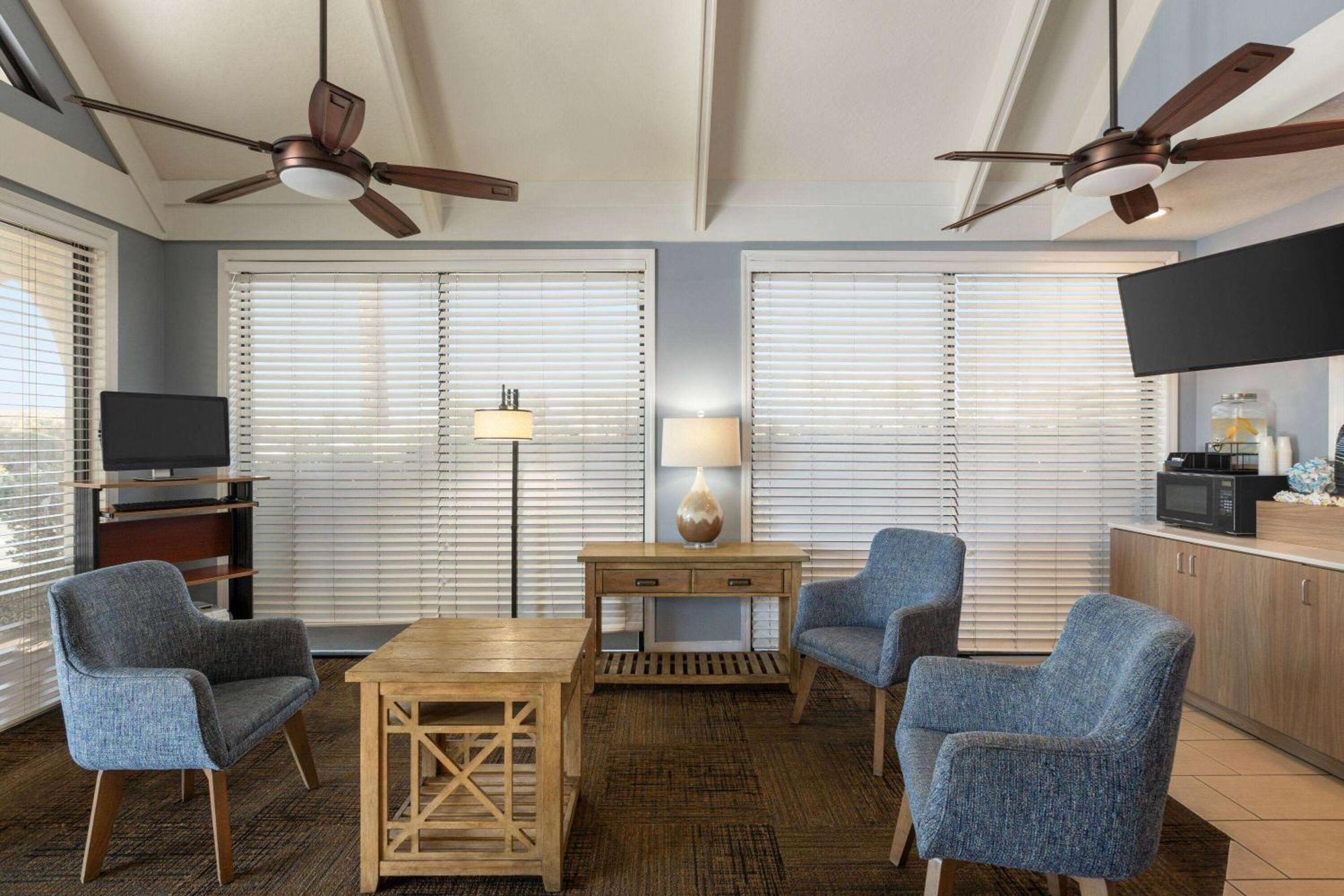 Days Inn By Wyndham Cocoa Beach Port Canaveral Exteriör bild