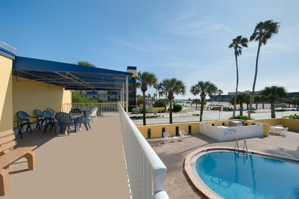 Days Inn By Wyndham Cocoa Beach Port Canaveral Exteriör bild
